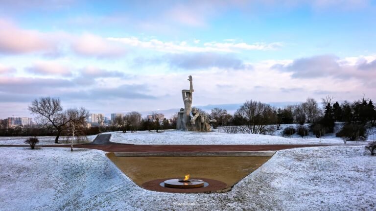 photo_5292113481153245323_y