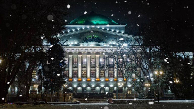 photo_5325995443064269670_y